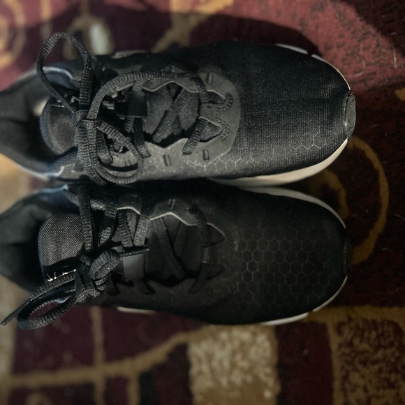 Women’s Nike size 7.5 running shoes - Picture 2 of 4